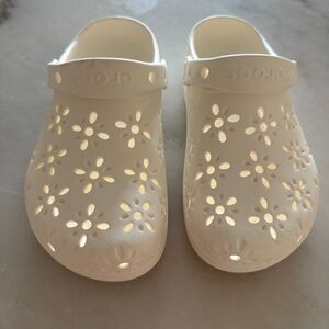 CROCS classic floral cutout